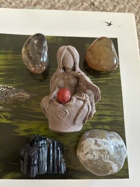 Dragon Goddess Sculpture and Crystal Gift Box 🎁